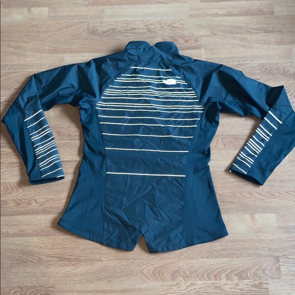 NWT The North Face Isotherm Jacket, Green, M - Picture 14 of 15